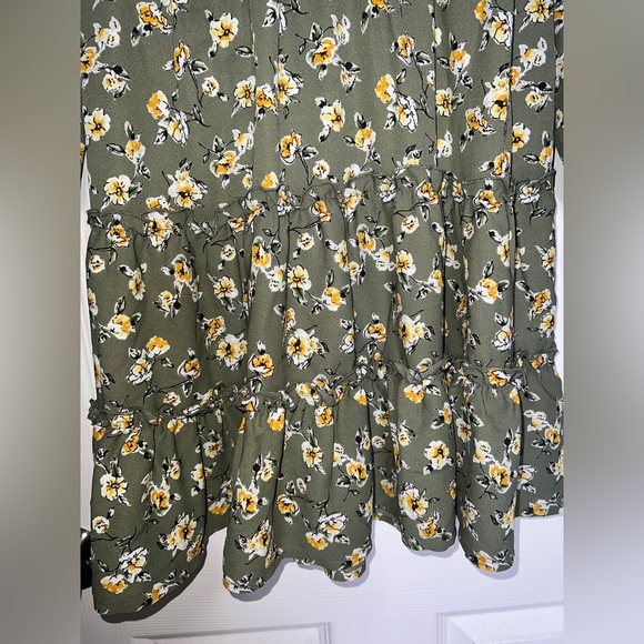 🌻 Olive Green Floral Dress - Picture 5 of 5